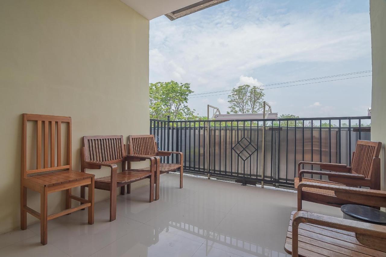 Hotel Reddoorz Syariah At Jalan Cilik Riwut Kapuas Kualakapuas Exterior foto